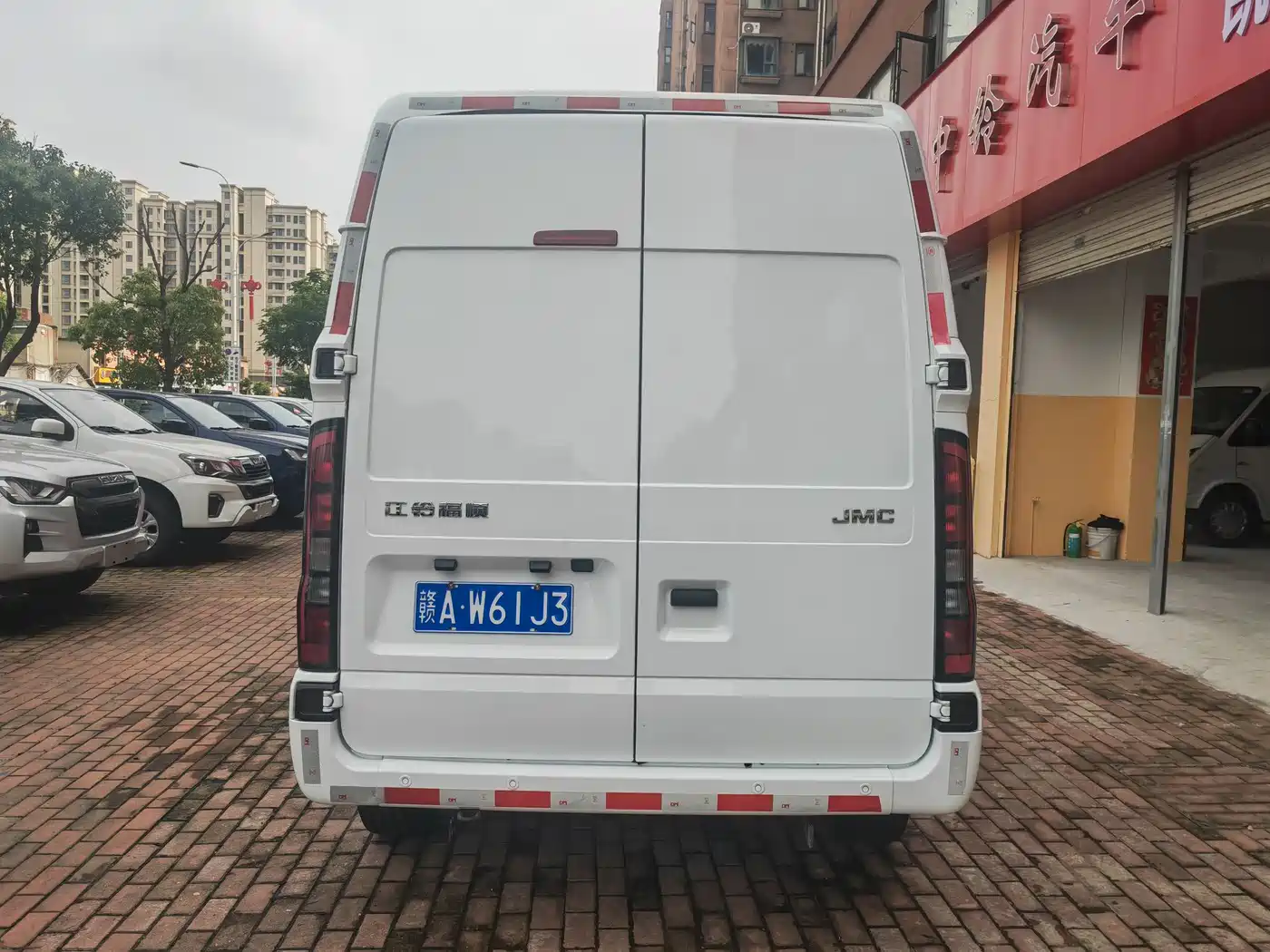 Jiangling JMC Fushun 2025 Model 2.0T 8AT Diesel Short Wheelbase Medium-High Roof Commercial Van 2/3 Seats фото 5