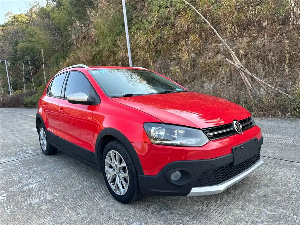 Volkswagen Polo 2016 1.6L Cross Polo Automatic фото 4