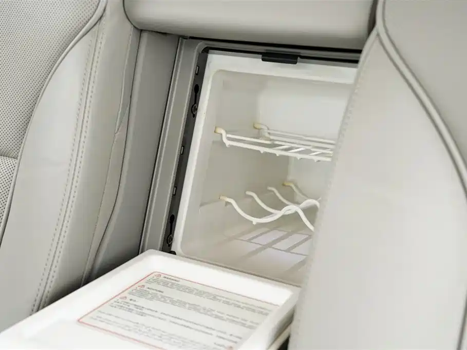 Audi A8 2009 Audi A8L 4.2 FSI quattro Premium фото 12