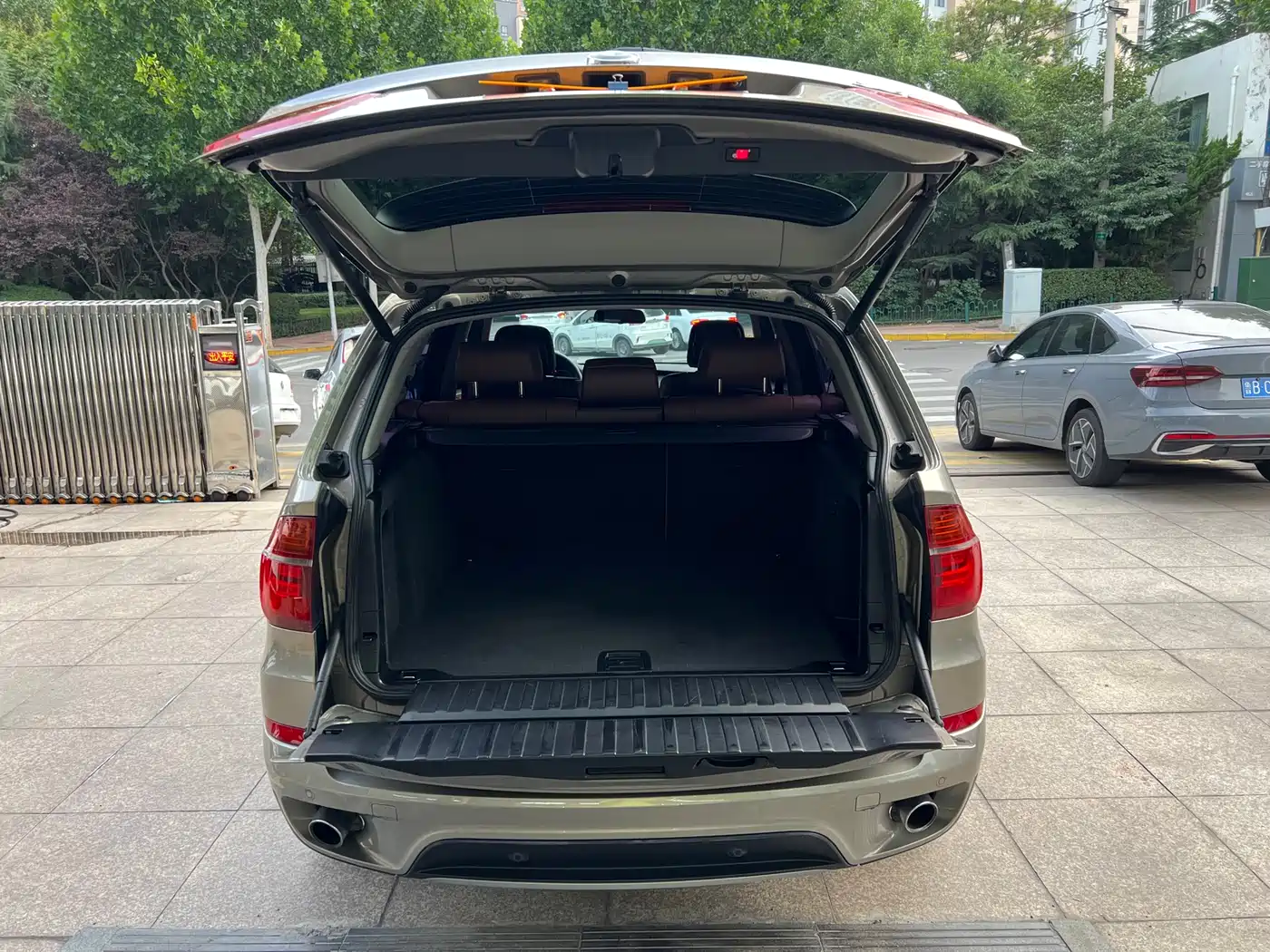 BMW X5 (Import) 2011 xDrive35i Leading Edition фото 16