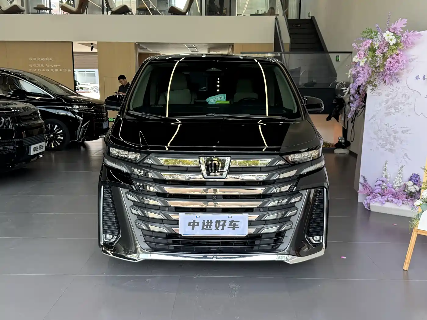 Toyota Vellfire 2024 Crown Hybrid 2.5L Premium Edition фото 2