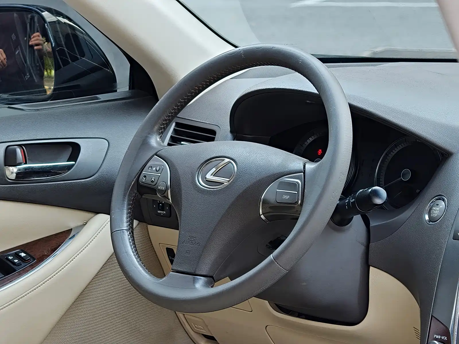 Фото 12 - Lexus ES