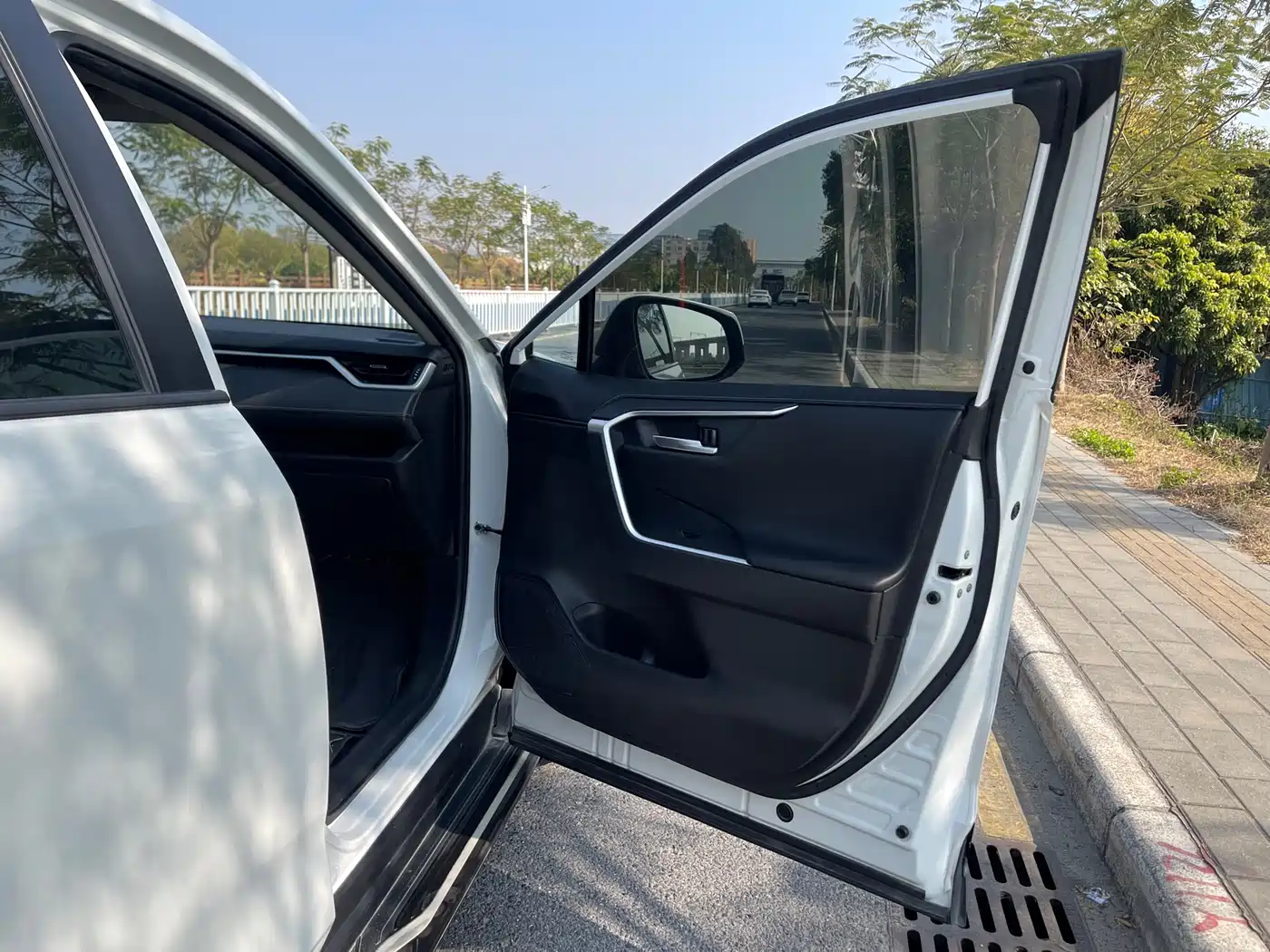 Toyota Wildlander 2022 2.0L CVT AWD Luxury Edition фото 11