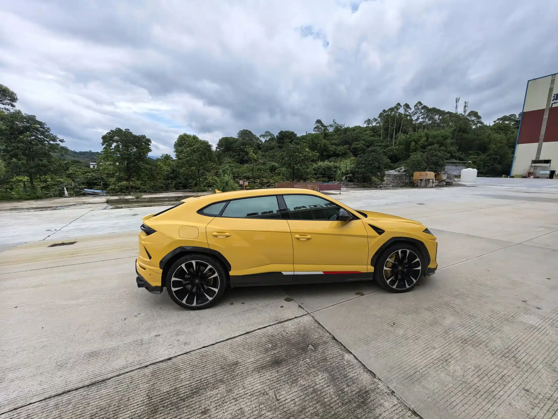 Фото 8 - Lamborghini Urus