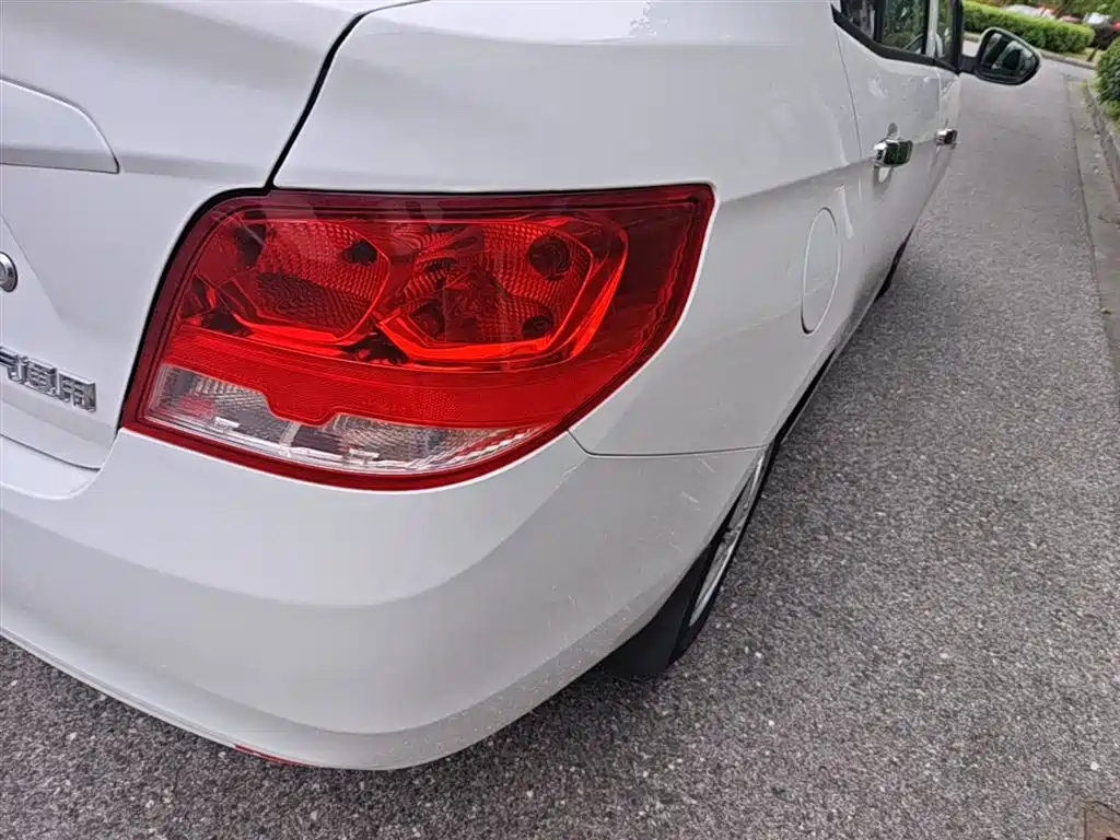 Chevrolet Sail 2015 Sail 3 1.5L Manual Ideal Sunroof Edition фото 8