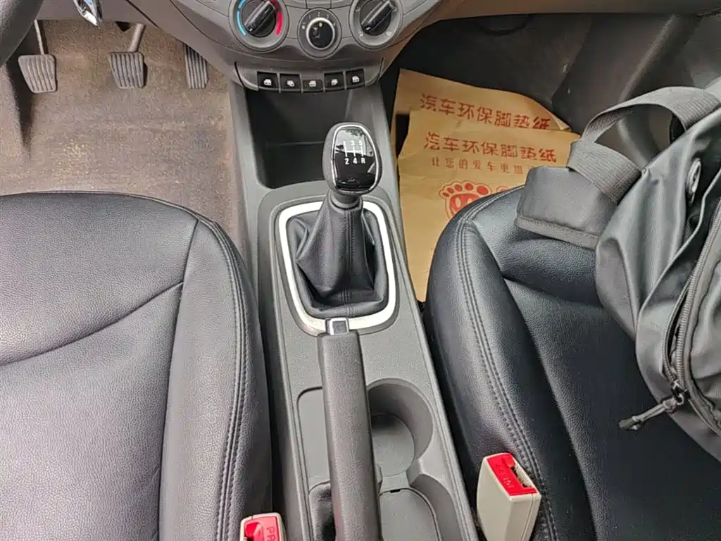 Chevrolet Sail 2015 Sail 3 1.5L Manual Ideal Sunroof Edition фото 14