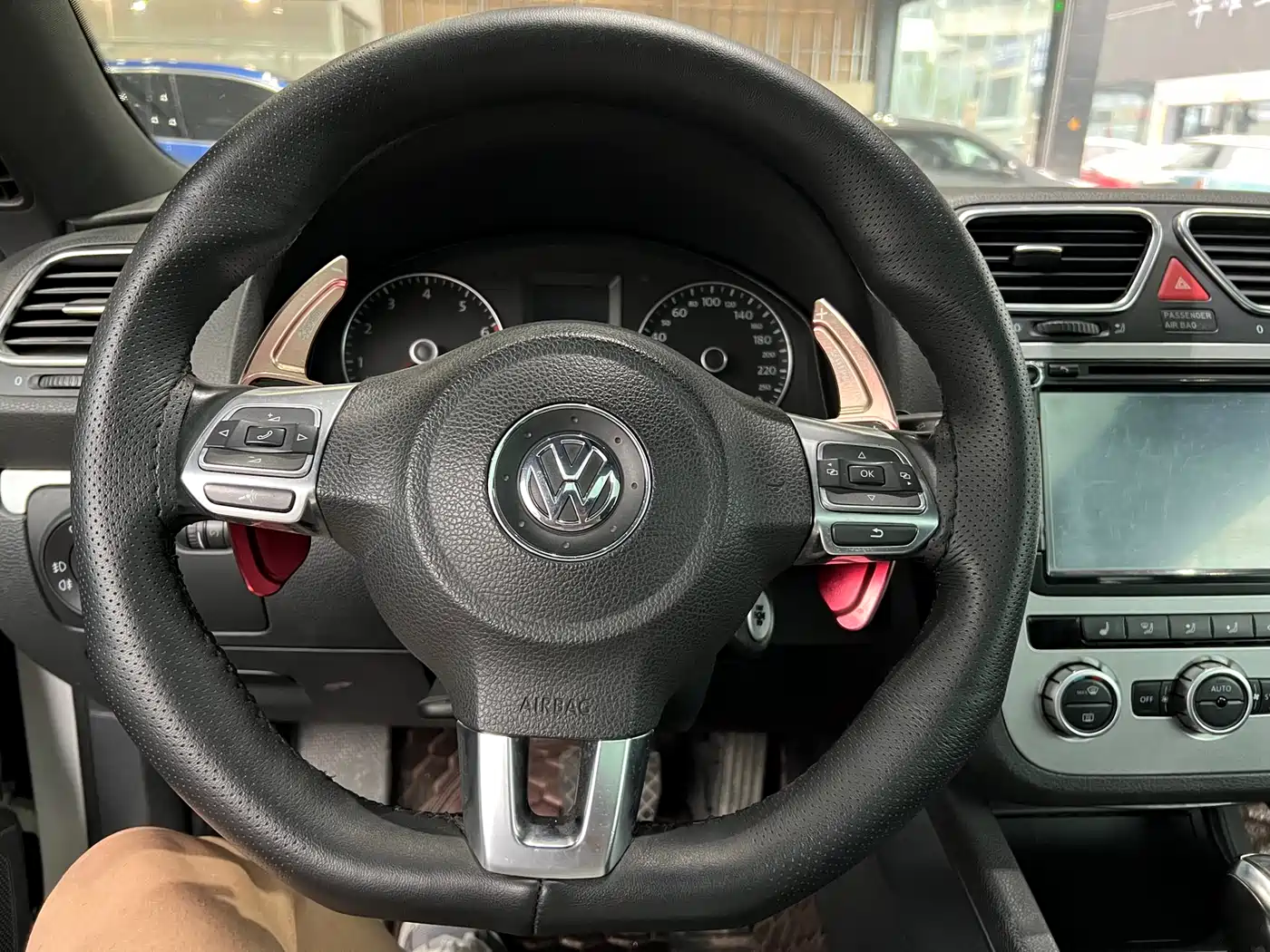 Volkswagen Scirocco 2011 2.0TSI Luxury фото 5