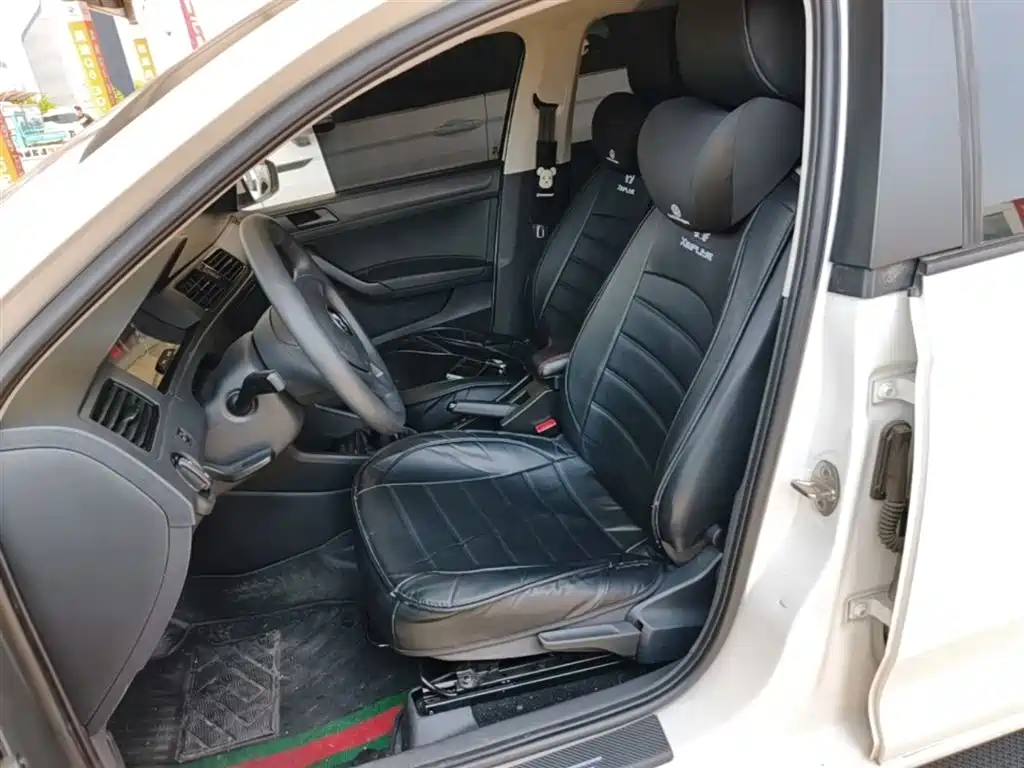 VOLKSWAGEN SANTANA
