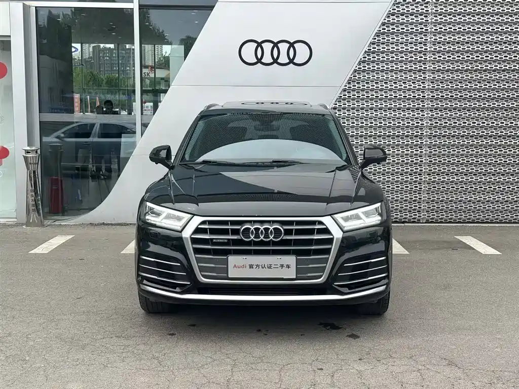 Audi Q5L 2020 Facelift 40 TFSI Honor Fashion фото 2