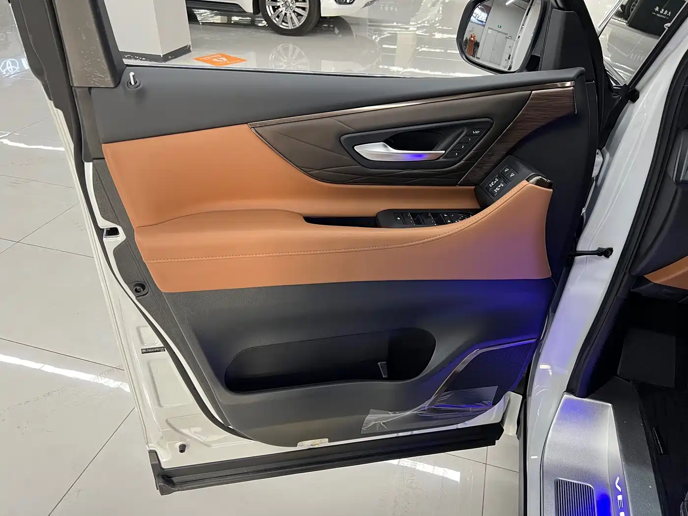 Toyota Vellfire 2024 Crown Hybrid 2.5L Executive Premium Edition фото 22