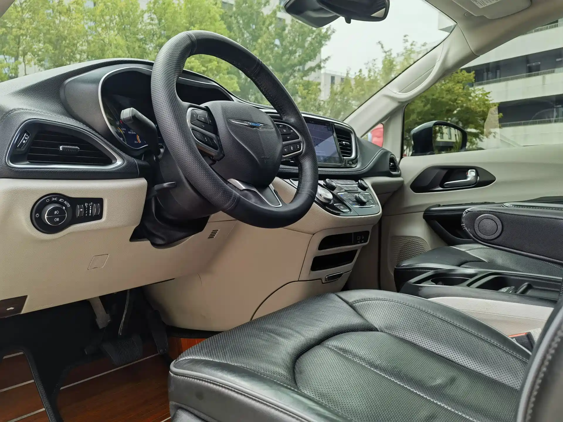 Фото 8 - Chrysler Pacifica PHEV