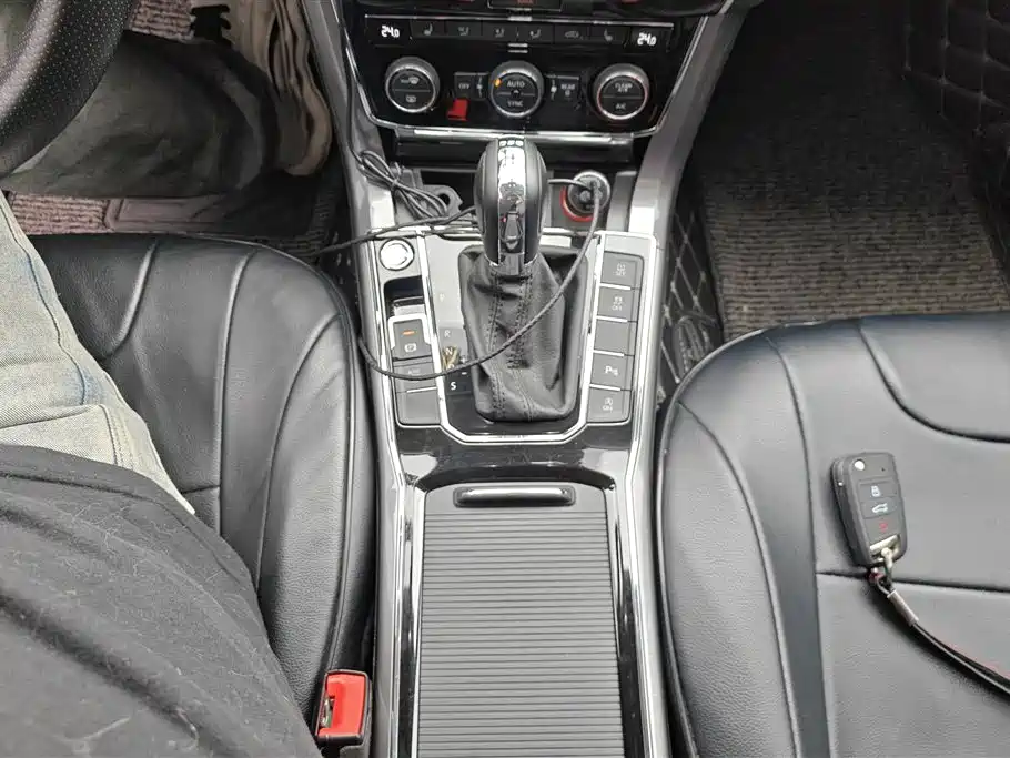 Volkswagen Passat 2017 280TSI DSG Prestige фото 16