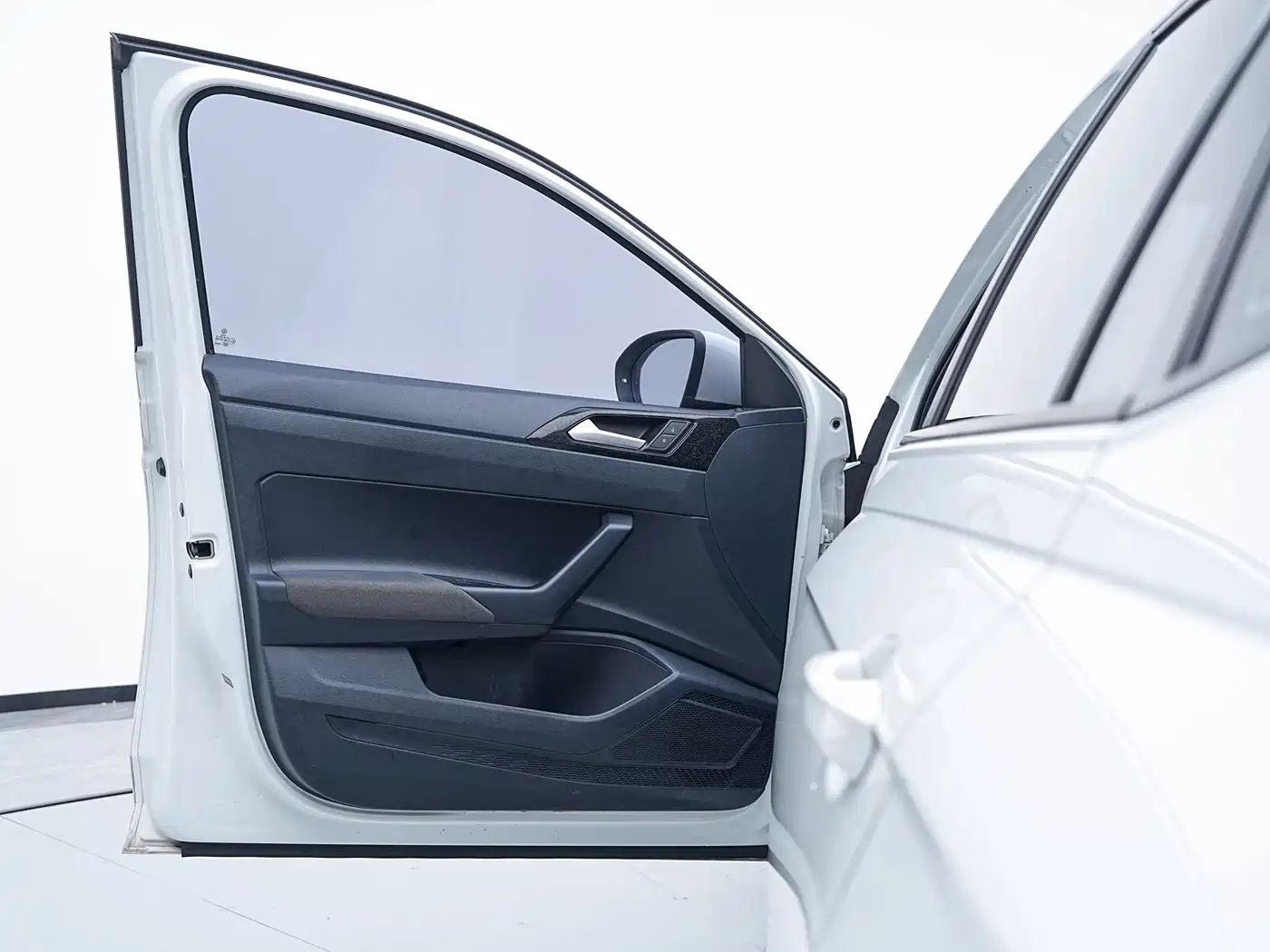 Volkswagen Lavida 2023 Xinrui 1.5L Auto Xinyi Edition фото 25