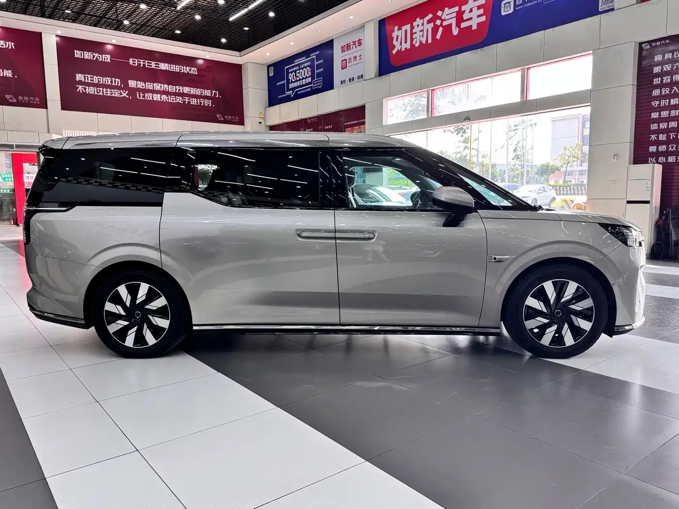 Volvo EM90 2024 2025 Ultra Six-Seater