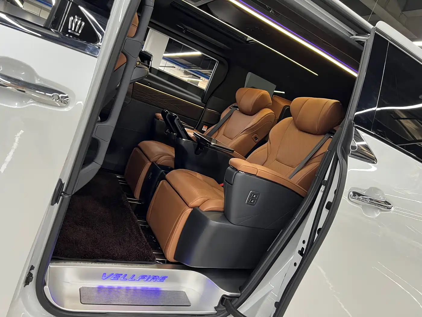 Toyota Vellfire 2024 Crown Hybrid 2.5L Executive Premium Edition фото 11
