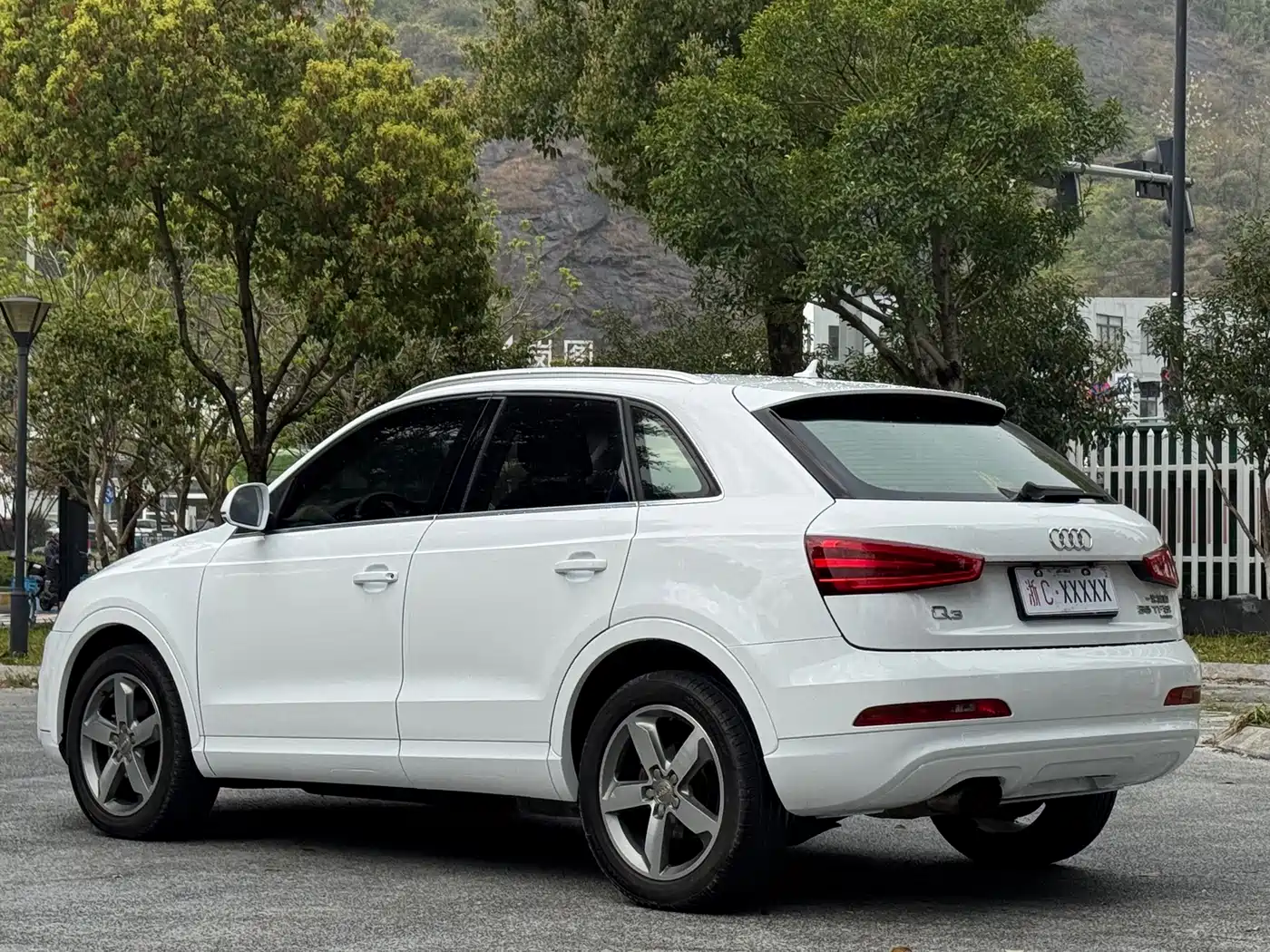Audi Q3 2013 40 TFSI quattro Luxury Model фото 4