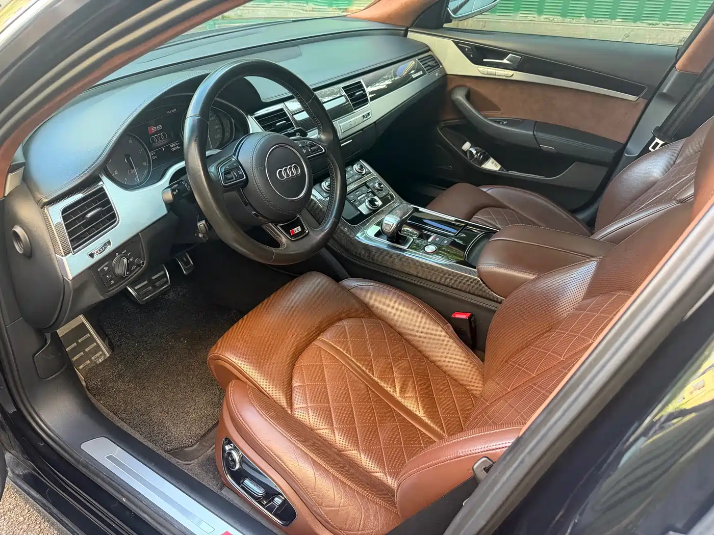 Audi S8 2013 S8 4.0TFSI quattro фото 8