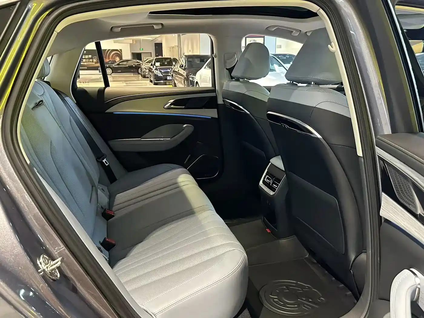Hongqi H5 PHEV 2025 170 Super Hybrid Edition фото 7