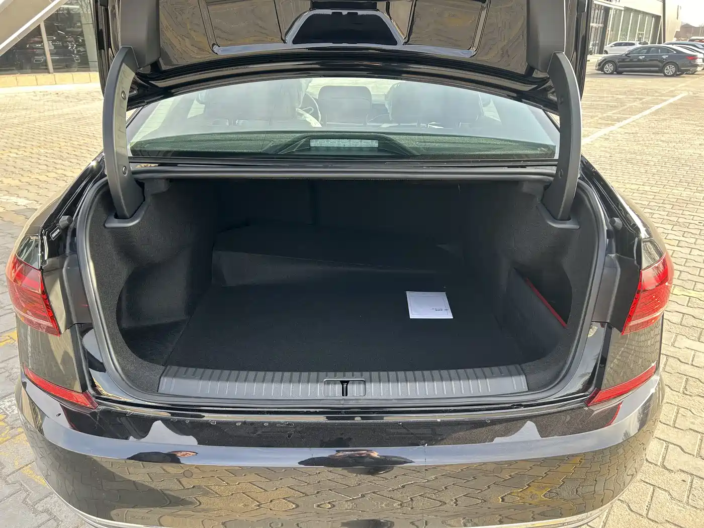 Volkswagen Passat 2026 Outstanding Edition 380TSI Starlight Dragon Soaring Version фото 7