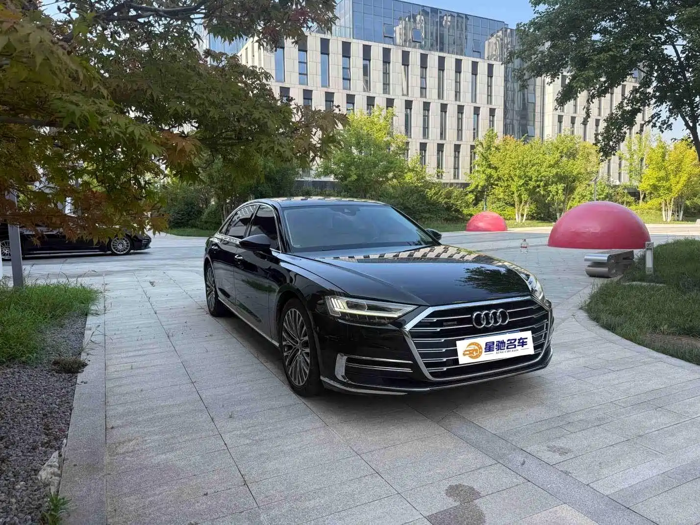 Фото 5 - Audi A8