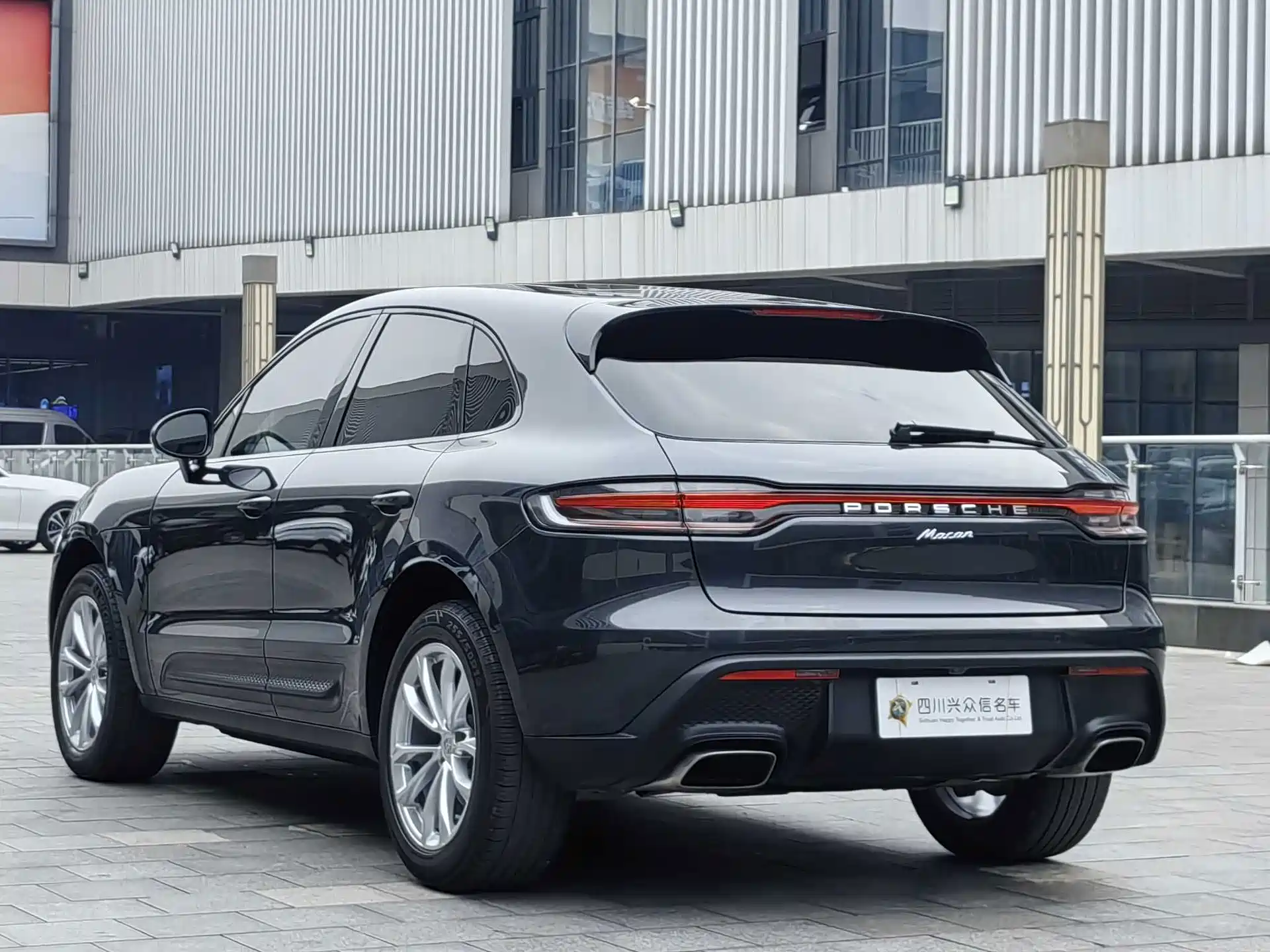 Photo 5 - Porsche Macan