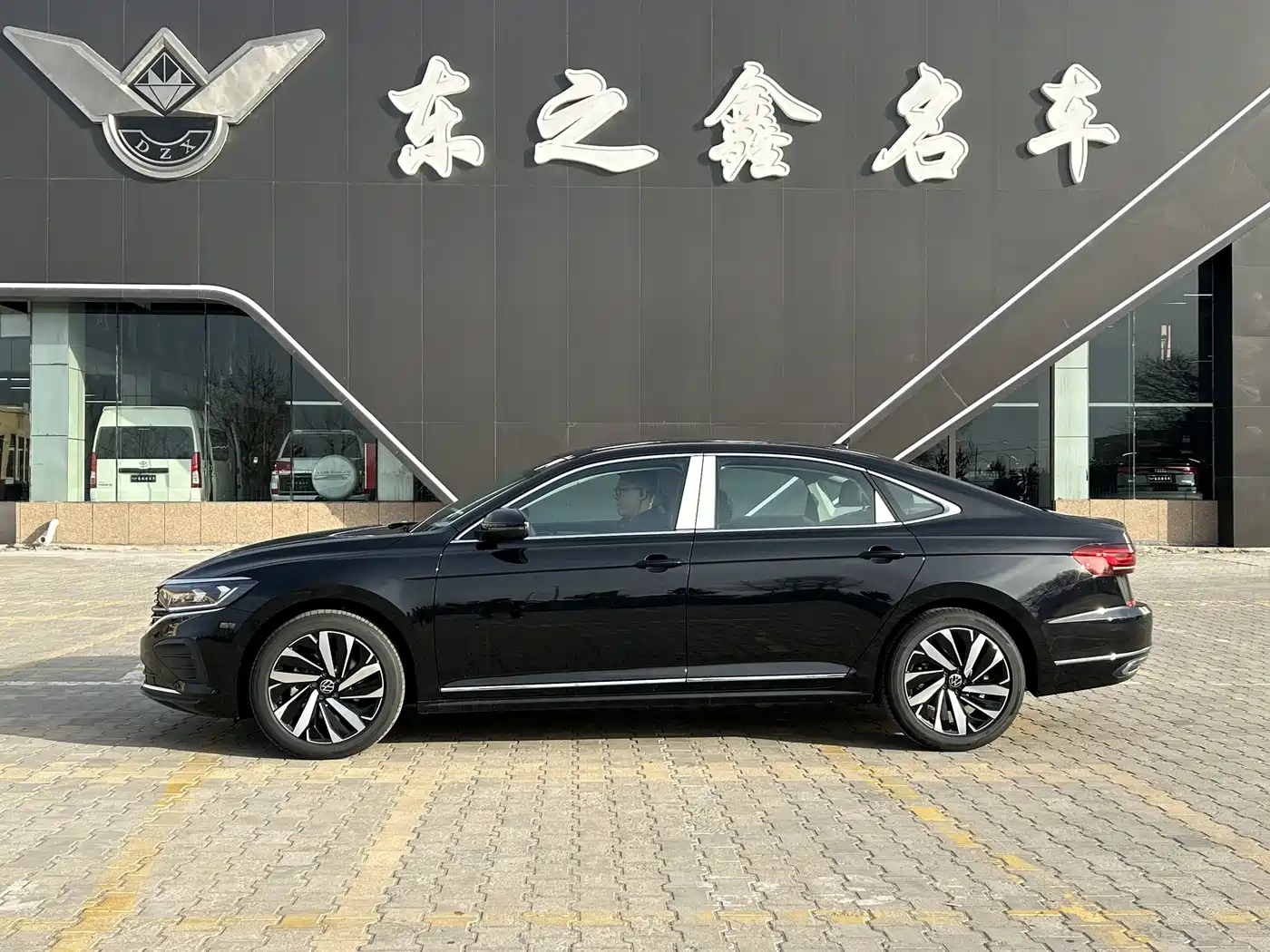 Volkswagen Passat 2026 Outstanding Edition 380TSI Starlight Dragon Soaring Version фото 3