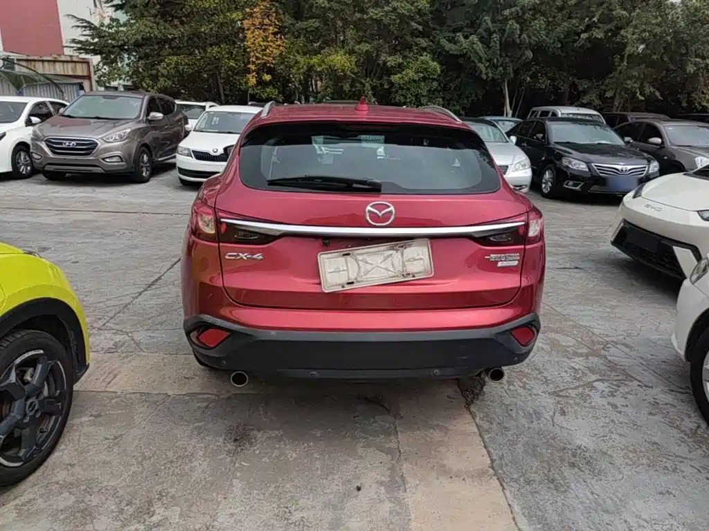Photo 6 - Mazda CX-4