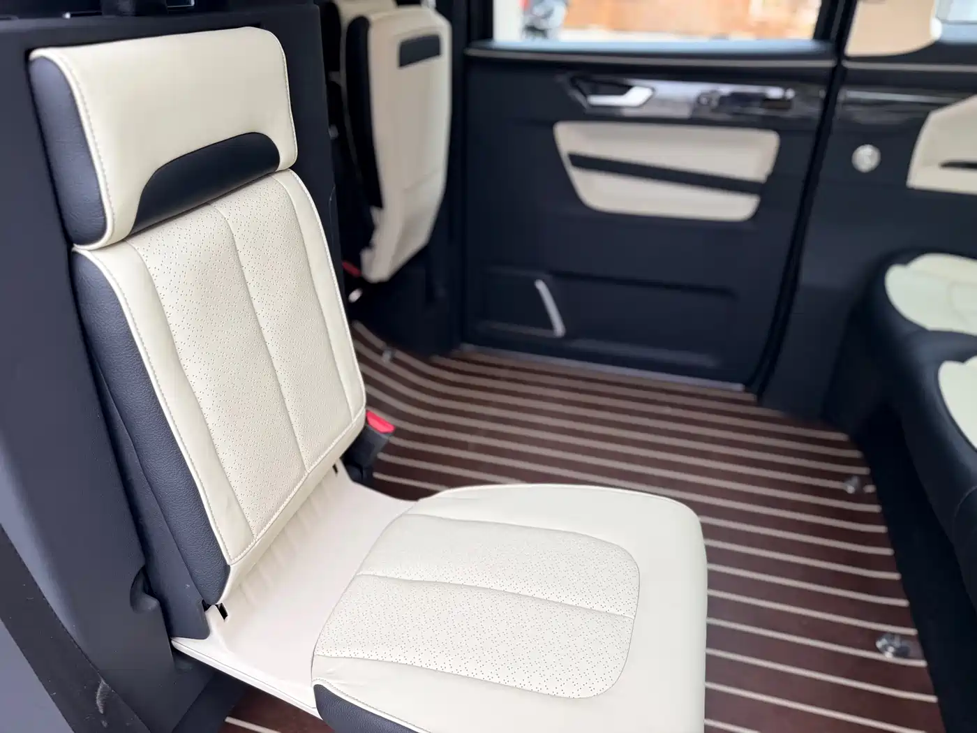 LEVC TX 2022 TX5 Extended Range Space Comfort Edition фото 16