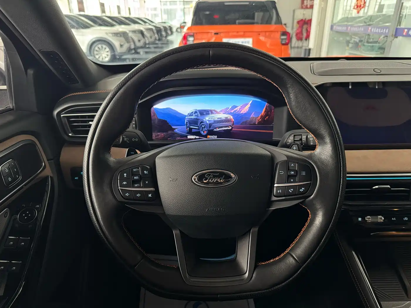 Photo 17 - Ford Explorer