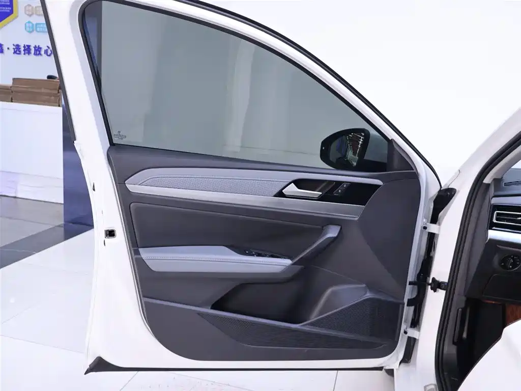 Volkswagen Lavida 2024 Model 1.5L Automatic 5 Million Edition фото 18