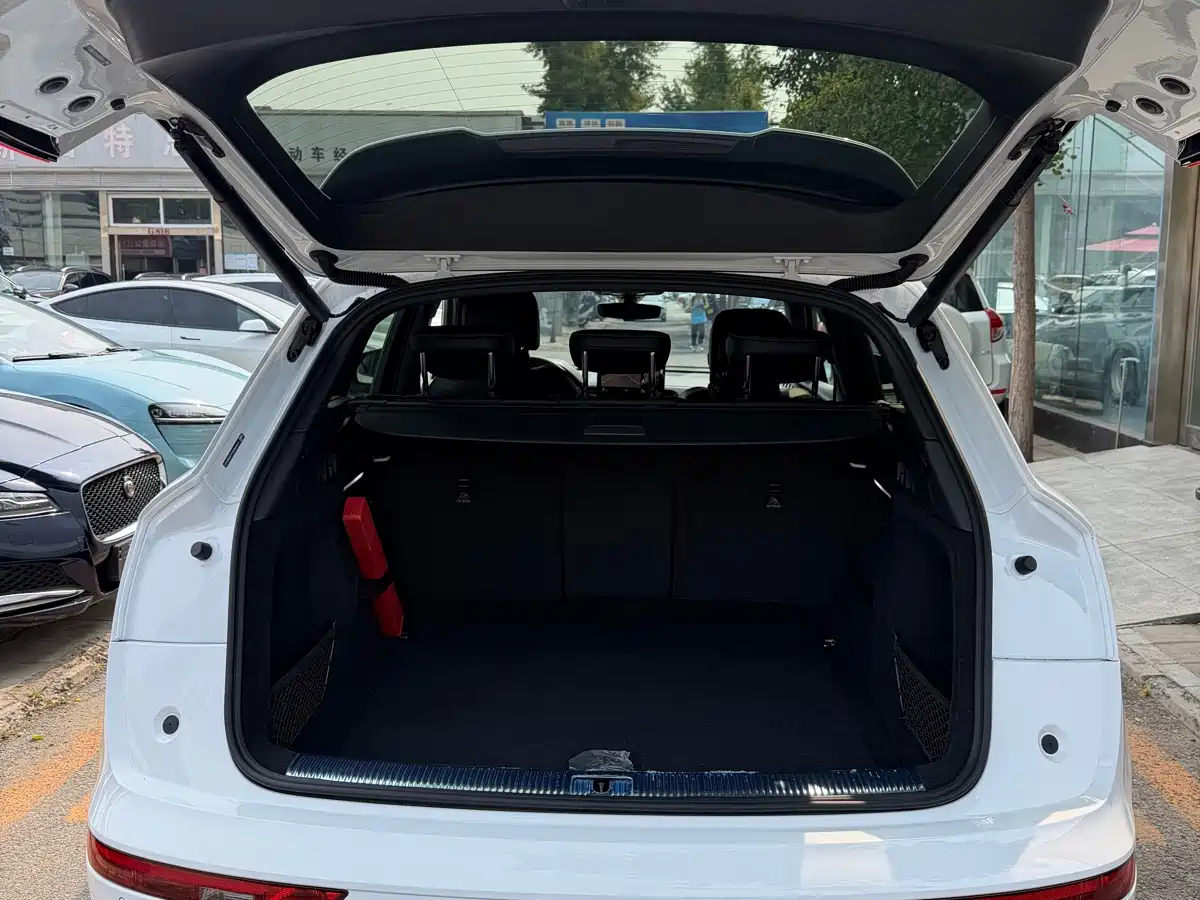 Photo 12 - Audi Q5L
