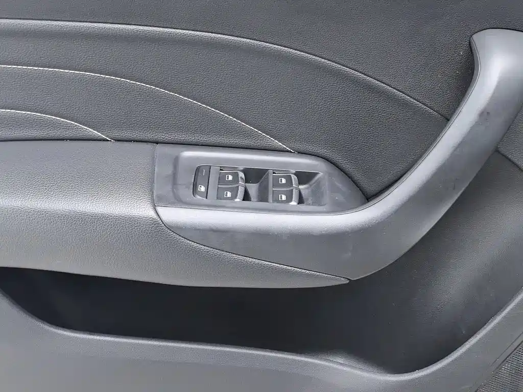 Roewe i6 New Energy 2018 2017 45T Hybrid Connected Smart Enjoyment Edition