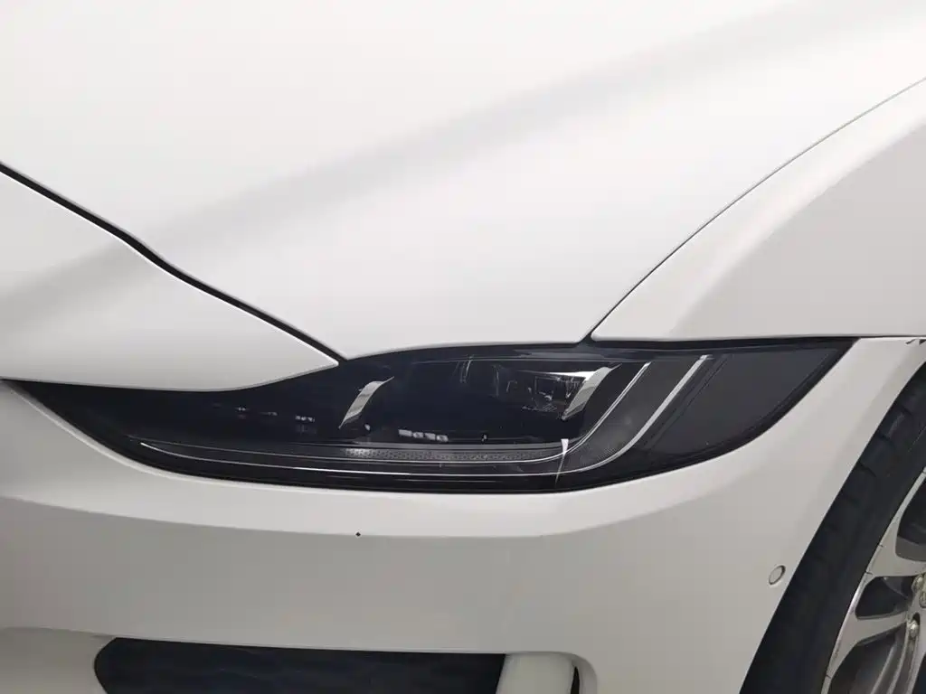 Jaguar XEL, миниатюра 7