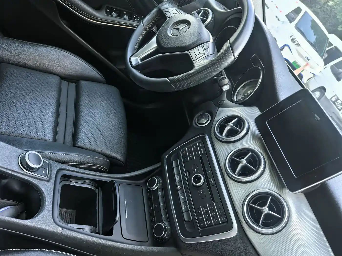 Mercedes-Benz GLA 2016 GLA 200 Dynamic фото 16