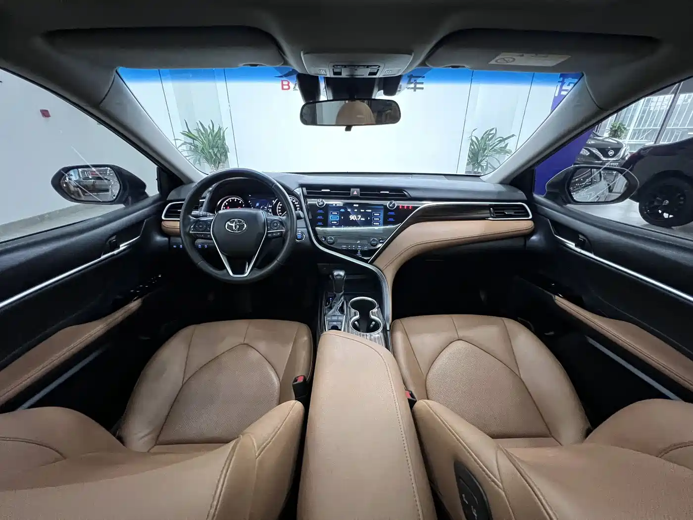 Toyota Camry 2021 2.5G Luxury Edition фото 12