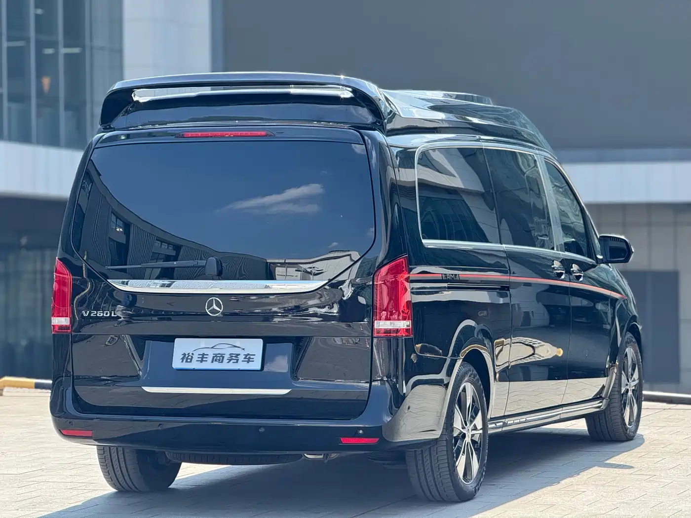 Mercedes-Benz V-Class 2022 V 260 L Long Wheelbase Luxury Edition фото 15
