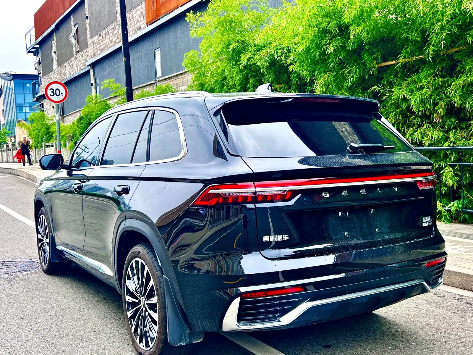 Фото 7 - Geely Monjaro