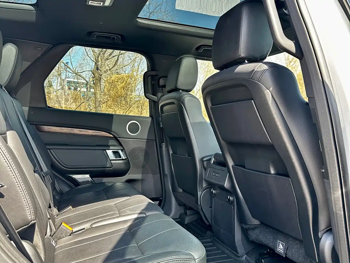 Land Rover Discovery 2017 3.0 SC V6 HSE фото 9