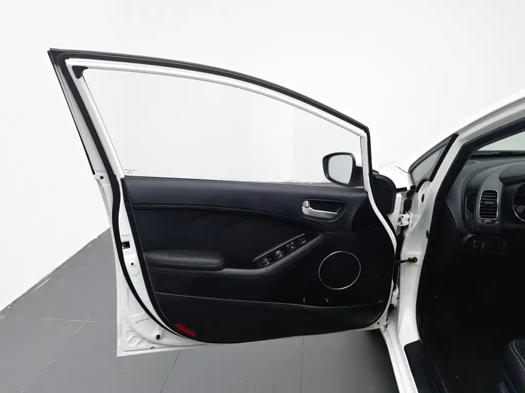Kia K3S 2014 2014 1.6L Manual GLS
