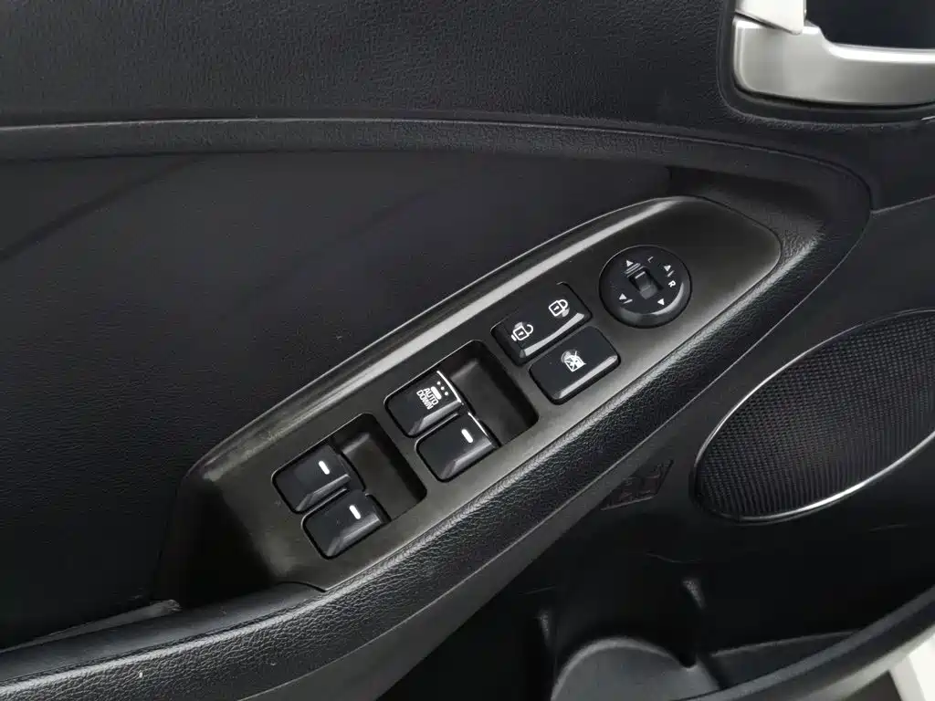 Kia K3S 2014 2014 1.6L Manual GLS