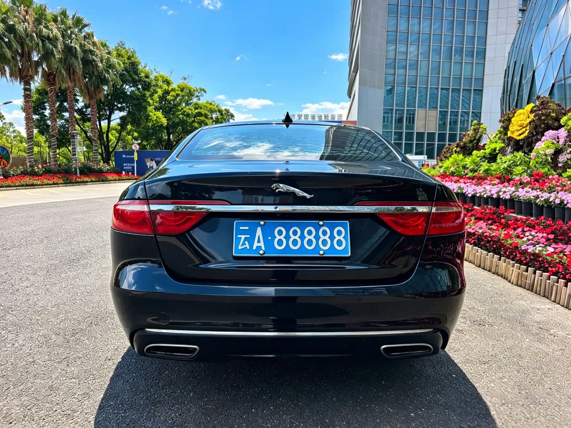 Фото 14 - Jaguar XFL