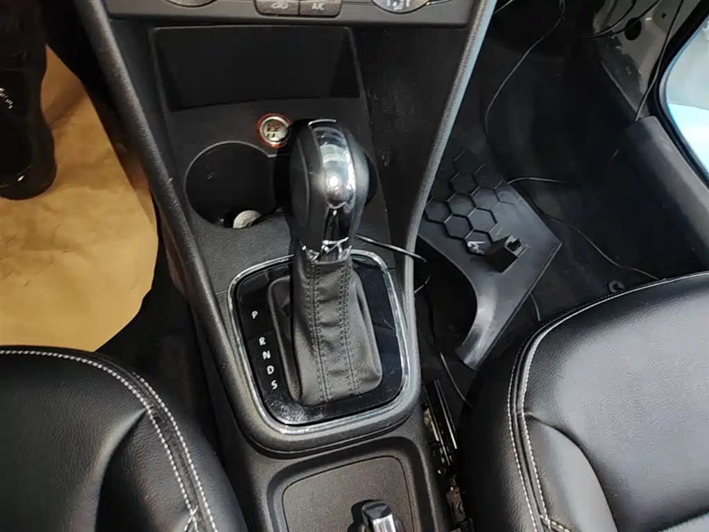 Volkswagen Polo 2016 1.6L Automatic Comfort фото 14