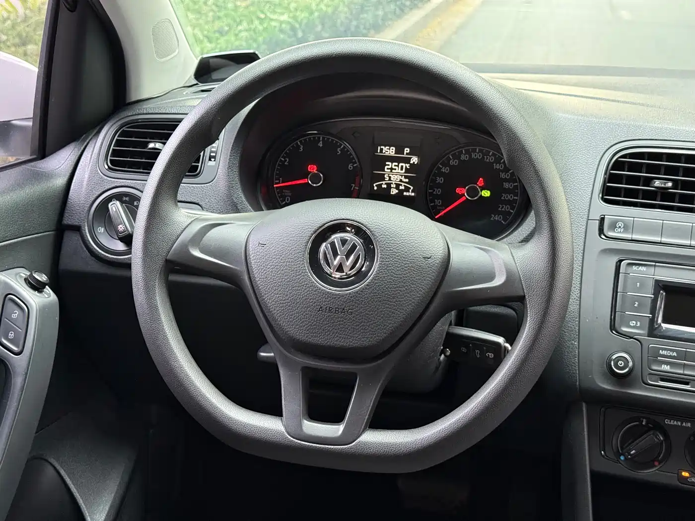 Volkswagen Polo 2018 1.5L Auto Safe Drive фото 7