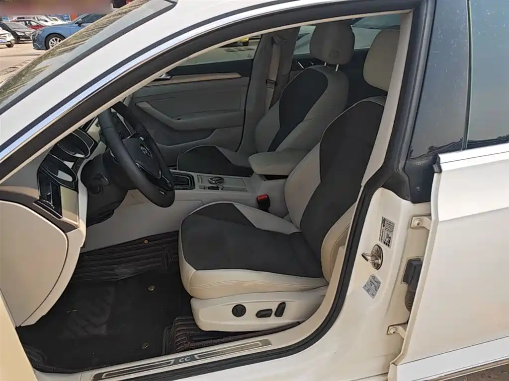 Volkswagen FAW-Volkswagen CC 2019 330TSI Luxury Appearance (China V) фото 15