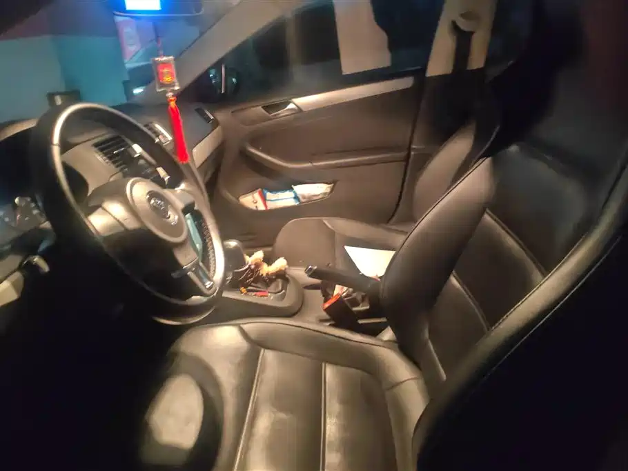 Volkswagen Sagitar 2014 1.6L Automatic Comfort фото 9