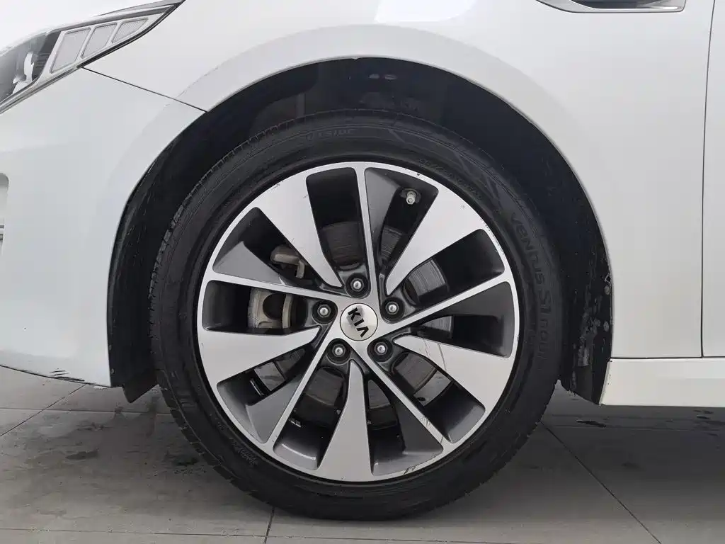 Photo 17 - Kia K5