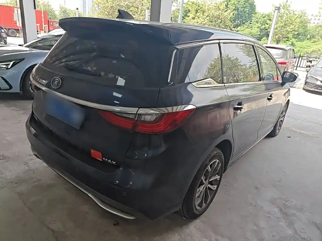 Photo 7 - BYD Song MAX