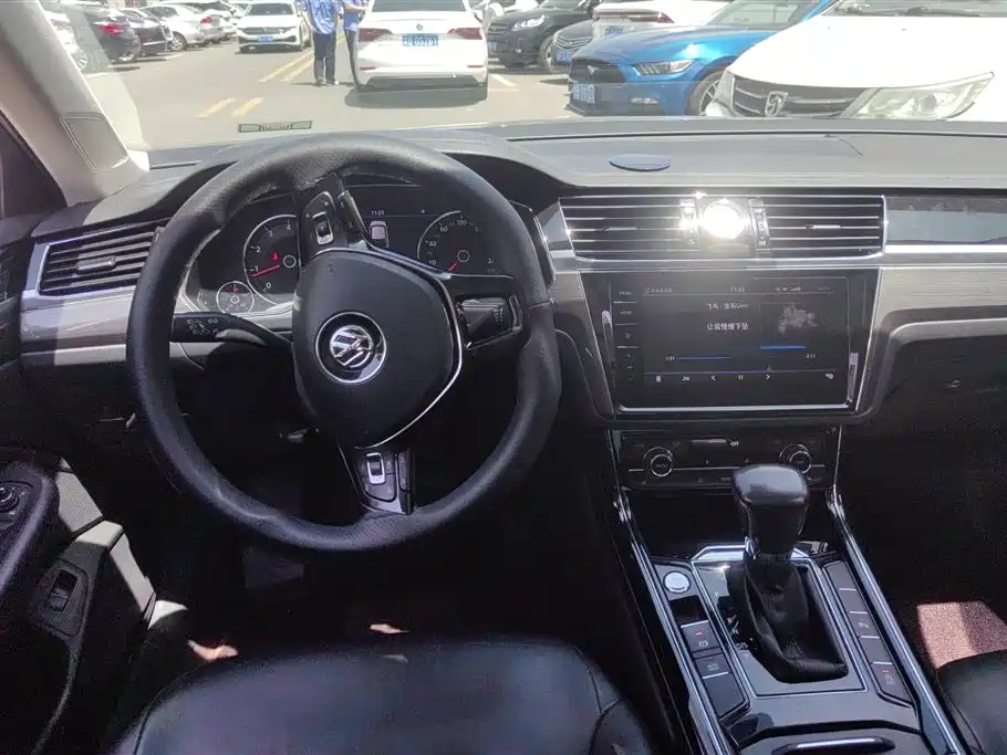 Volkswagen Phideon 2018 Facelift 380TSI FWD Business фото 15