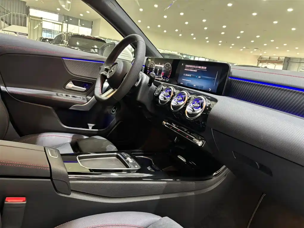 Mercedes-Benz A-Class 2025 A 200 L Fashion Edition фото 4