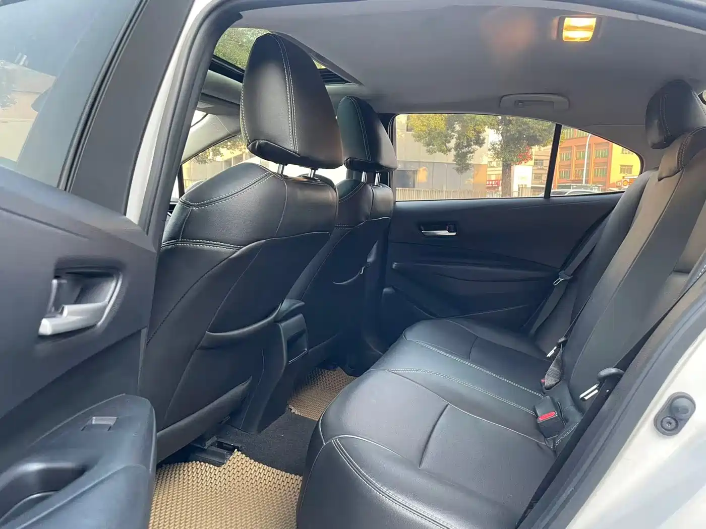 Toyota Corolla 2021 1.2T S-CVT Luxury Edition фото 5